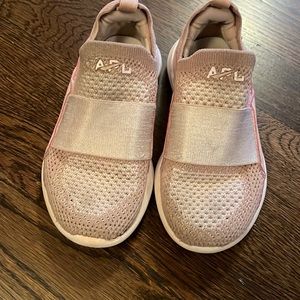 Apl slip on shoes